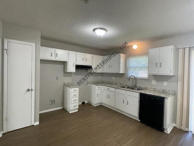Building Photo - 7218 Stevenson Dr