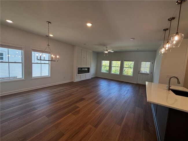 Photo - 202 Summit Ave SE