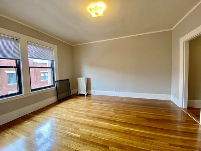 Building Photo - 179 Harvard St Unit 2