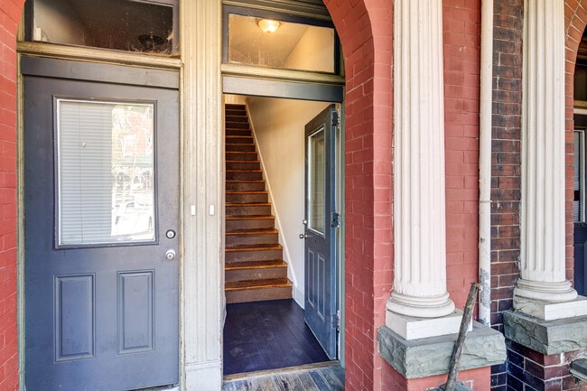 Photo - 802 W Clay St