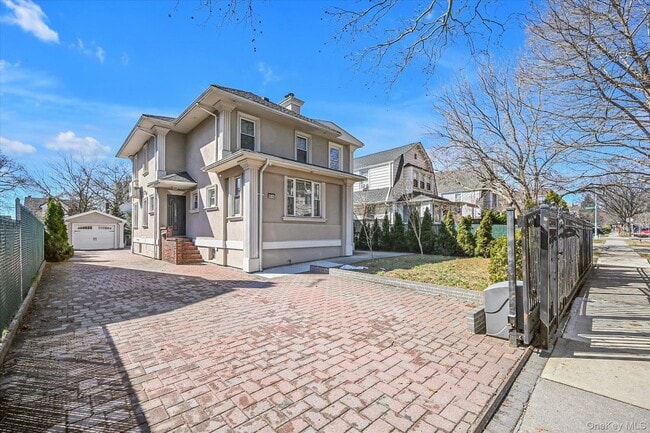 Building Photo - 85-16 Abingdon Rd