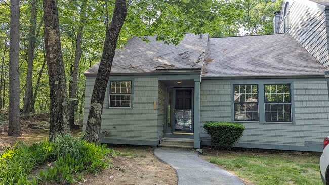 Building Photo - 1465 Hooksett Rd Unit 106