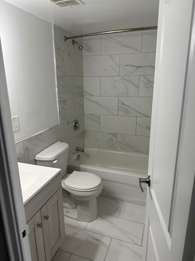 Photo - 1210 York Mills Rd