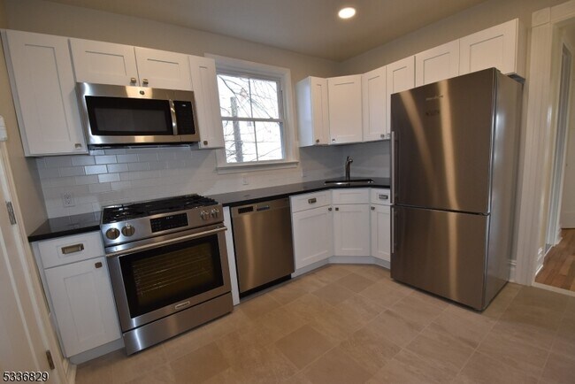 Photo - 680 Bloomfield Ave Unit 2nd floor