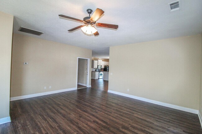 Photo - 1213 Merchant Way