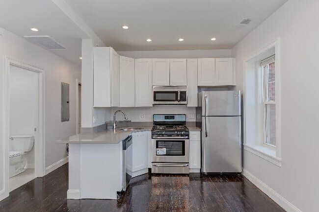 Building Photo - 998 Tremont St Unit 1 Rental