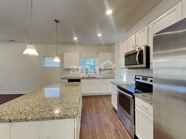 Photo - 112 Oscar Way