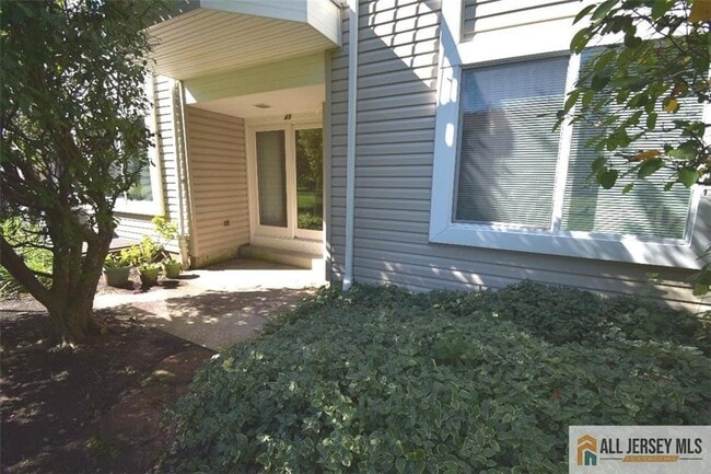 Building Photo - 49 Farnham Square