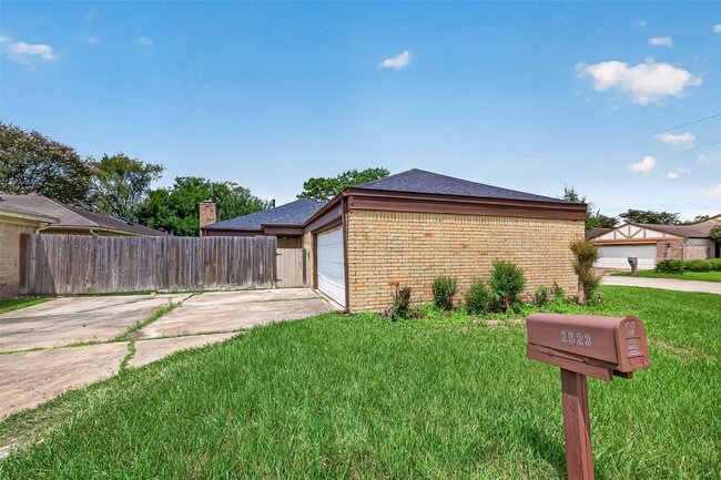 Building Photo - 2523 Creekway Cir