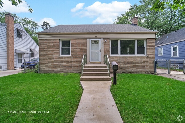 Building Photo - 21213 Main St Rental