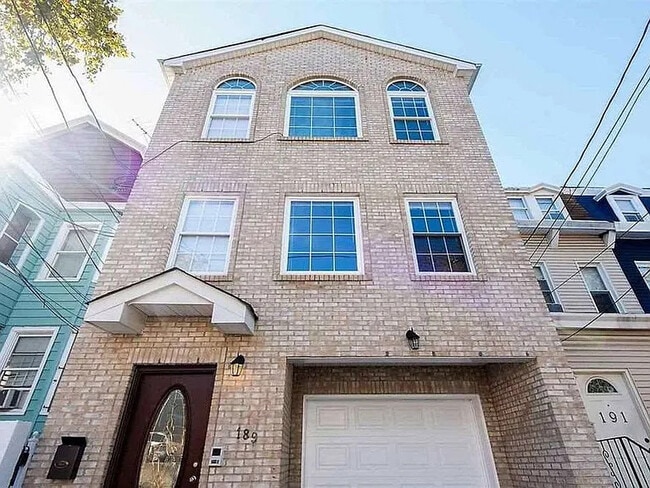 Building Photo - 189 Grant Ave