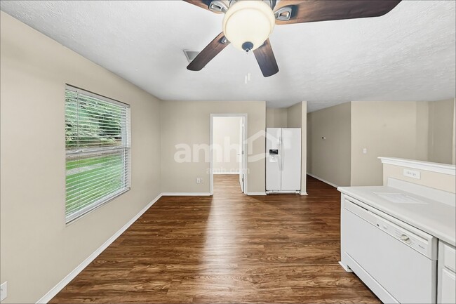 Photo - 2649 Sutherland Dr