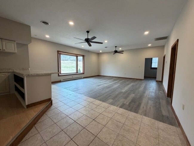 Photo - 4 bed 1.5 Bath Home Available in Springfield+