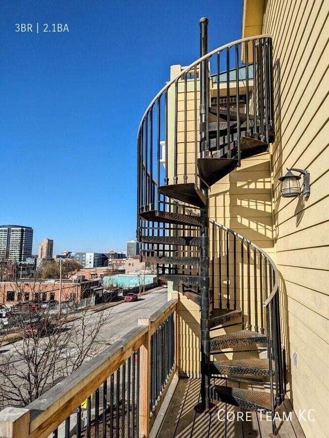 Building Photo - 2911 Cherry St Unit 601