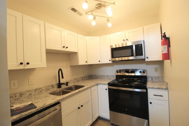 Photo - 1408 Bradley Dr