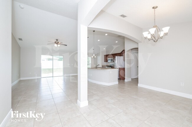 Photo - 2005 Maple Ln