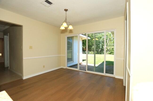 Photo - 206 Banyan Ct