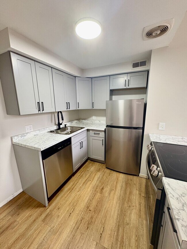 2107 Sidney St Unit 2107-D Sidney