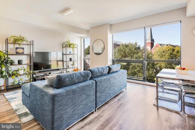 Photo - 1628 11th St NW Unidad 305