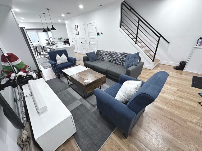 Photo - 1427 Parkwood Pl NW