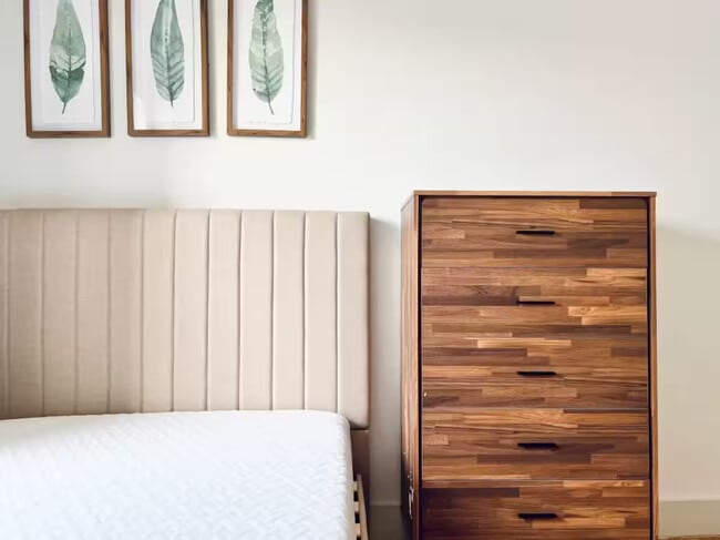 Building Photo - Furnished room/NOT APARTMENT Unit 4