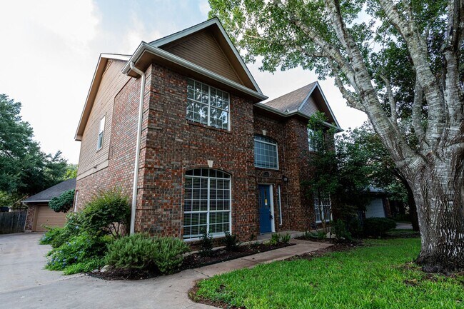 Photo - 4BR/3BA Family Home – Beautiful and Spacious!