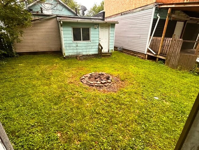 Photo - 1219 Yates St