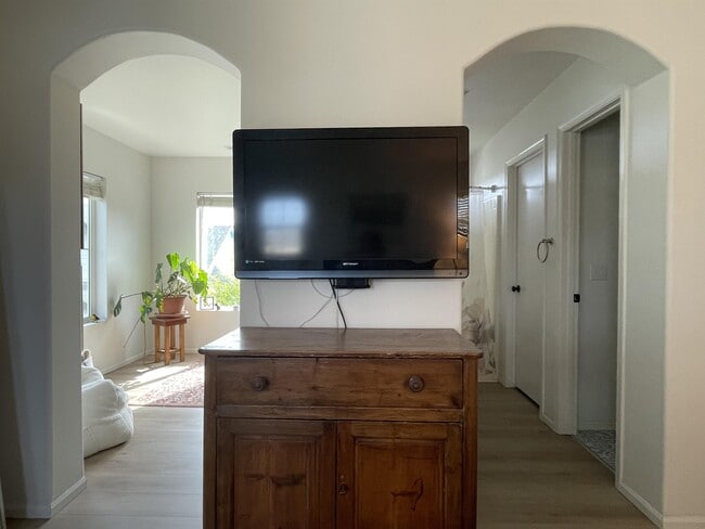 Photo - 1635 Hamlet Ln