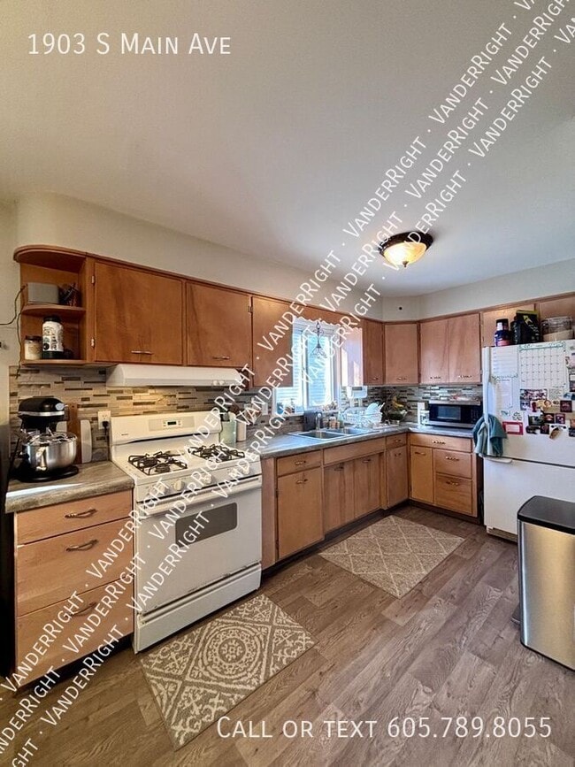 Photo - 1903 S Main Ave