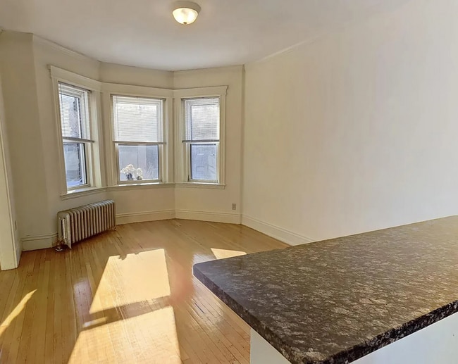 Building Photo - 36 Queensberry St Unit B
