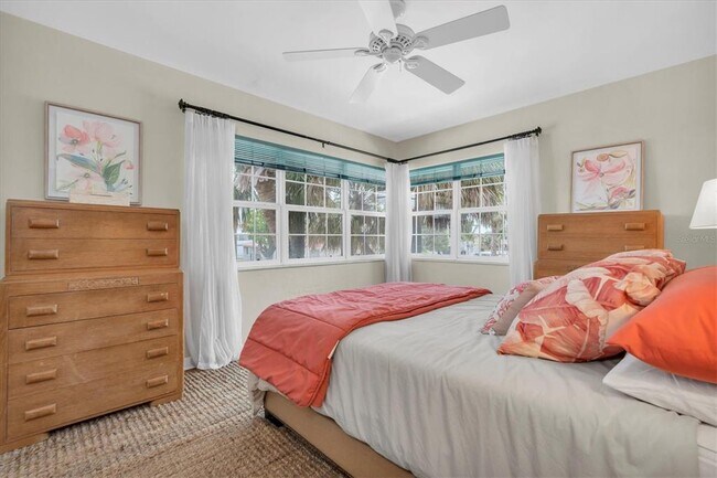 Photo - 1800 Pass a Grille Way Unidad 3