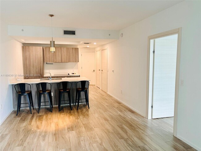 Photo - 801 S Miami Ave Unidad 2208