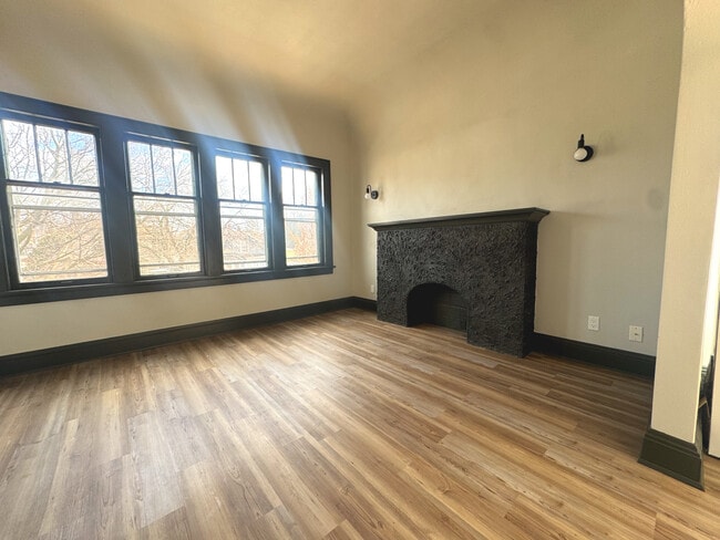 Photo - 2429-2431 S 34th St