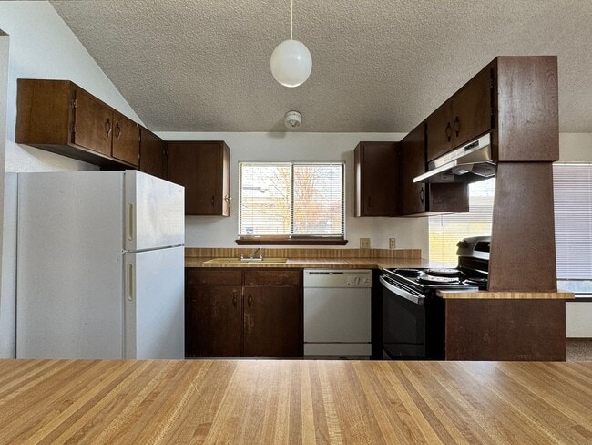 Building Photo - W801 Unit W801-B