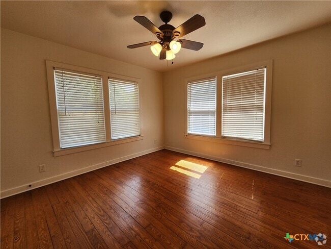 Building Photo - 588 S Castell Ave Rental