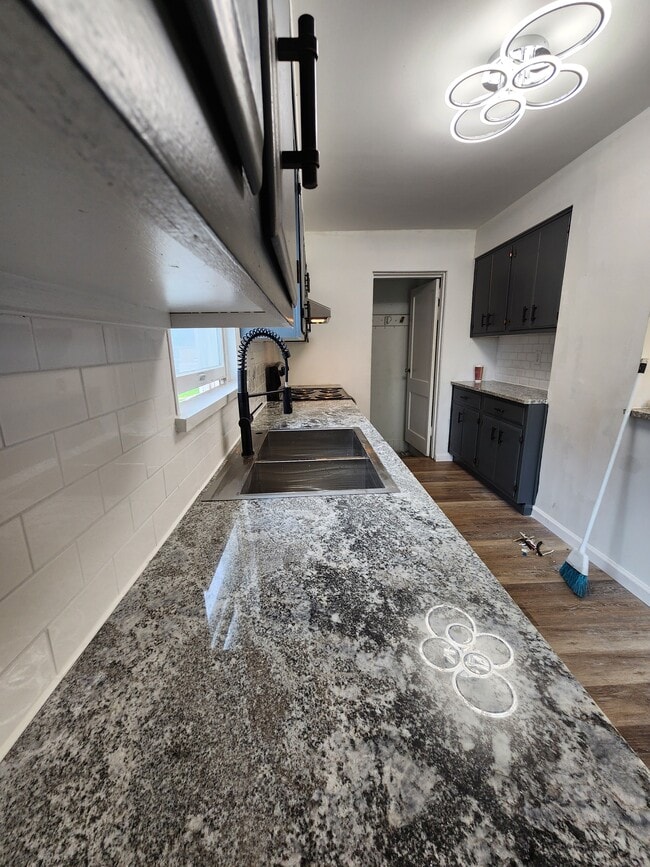 Photo - 334 Moyhend St