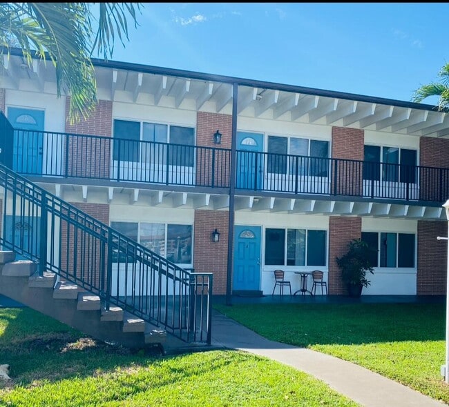 Building Photo - 124 Yacht Club Dr Unit 8