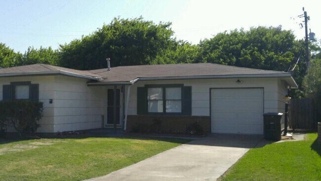 Photo - 19 Lyncrest Dr House