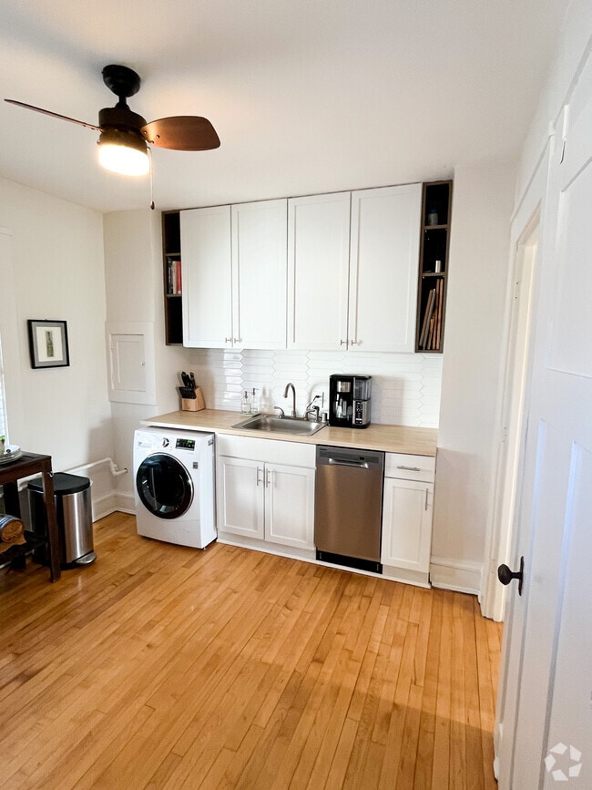 Building Photo - 2332 E Washington Ave Unit #1 Rental