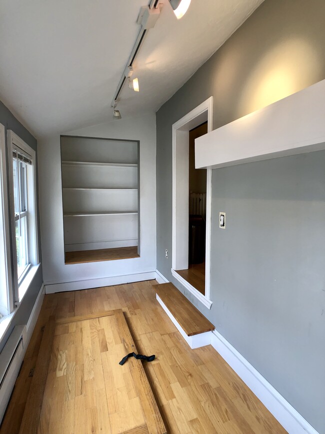 67 Hewlett St Unit 2