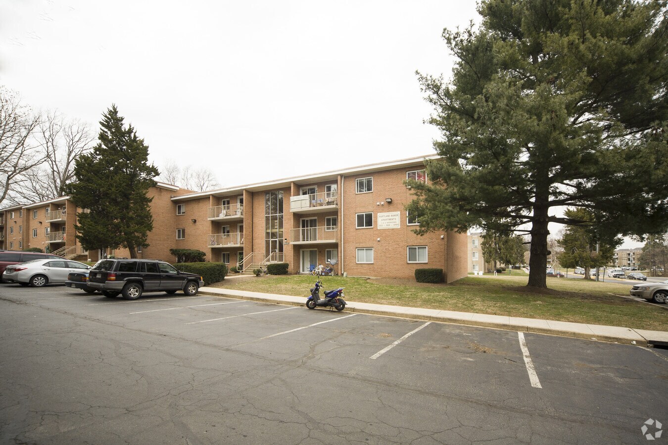 Hartland Manor - Hartland Manor Apartments