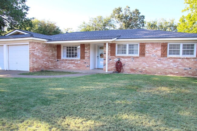 Photo - Spacious Updated Home!