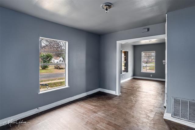 Photo - 329 Edwards St