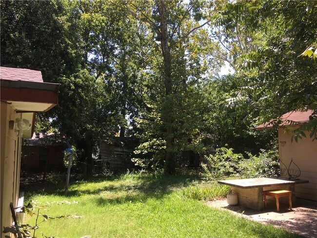 507 Middle Ln