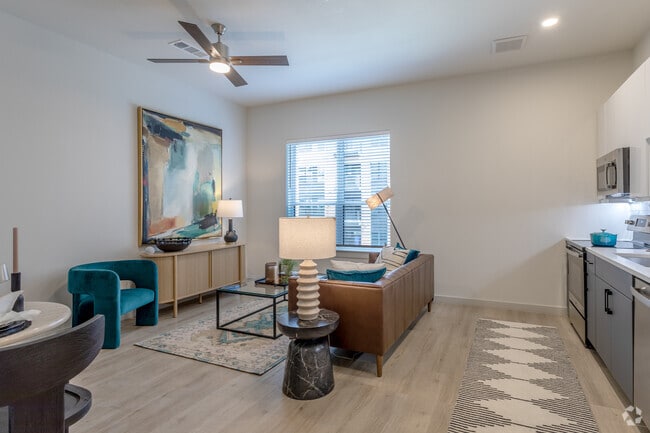 1 habitación, 1 baño - 637 pies cuadrados Santa Fe A - Sala de estar - The Emory