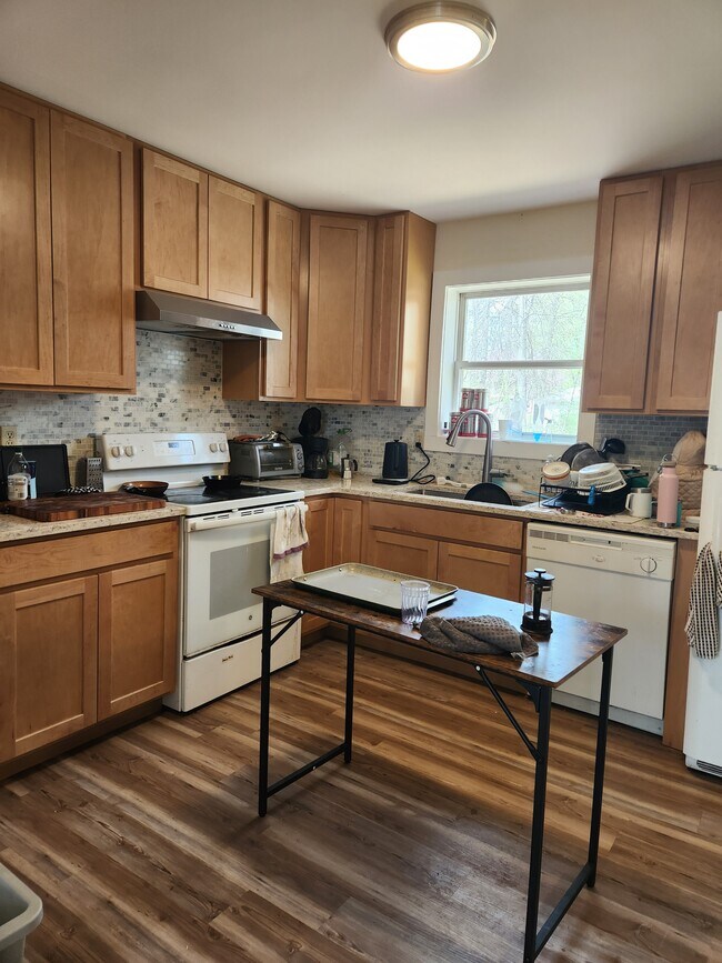 Photo - 13 Memorial Dr