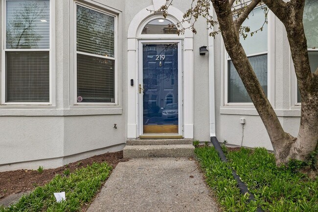 Photo - 219 Fairmont Ct Unit B7