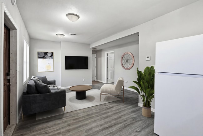 Building Photo - Beautiful completely renovated 2 bed 1 bath townhouse for rent! Unit 313