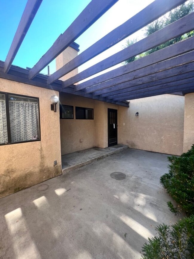 Photo - 2 Bed Condo w/Garage!