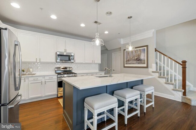 Building Photo - 10214 Nuthatch Dr Rental